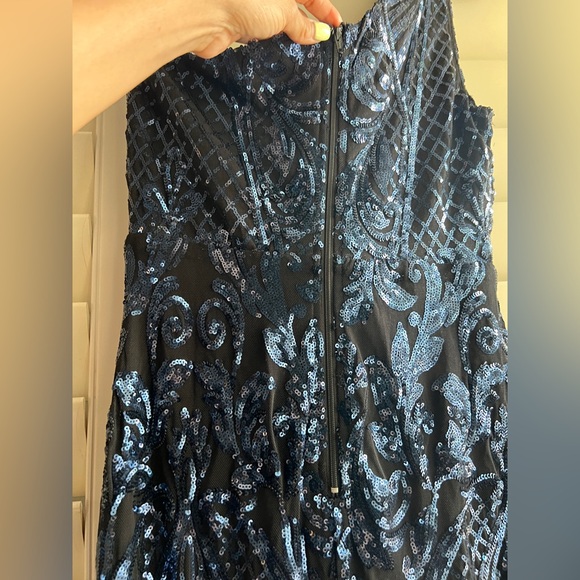 🎩🦋WINDSOR NAVY BLUE SHIMMERING SEQUIN ONESHOULDER DRESS🦋🎩 - Picture 8 of 11